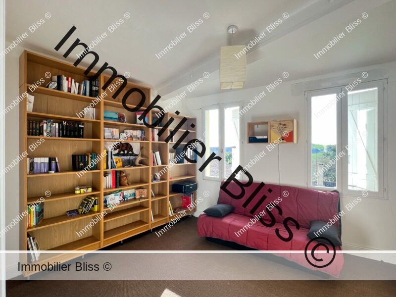 01D1B108-43D7-4D25-A454-18582BB0F5AD