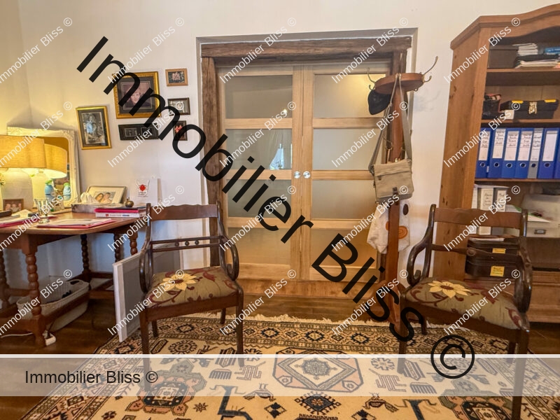 Bureau (8)