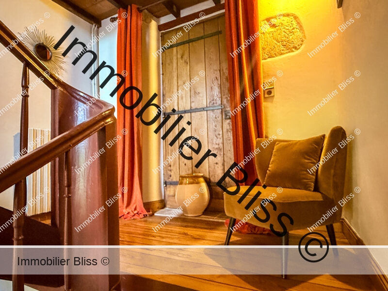 DOOR ON HALF LANDING (3)