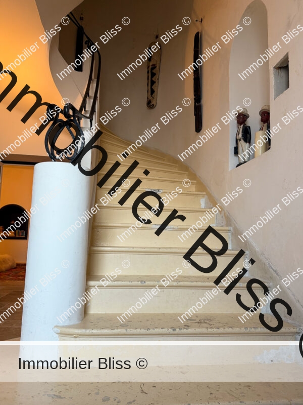 Escalier pas assez éclairé