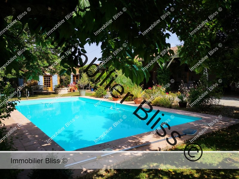 achter une maison de campagne avec piscine dans le gers 32