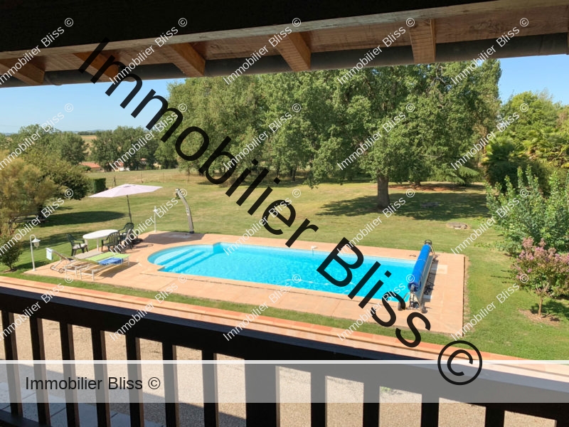Maison avec grande piscine à vendre dans le Gers