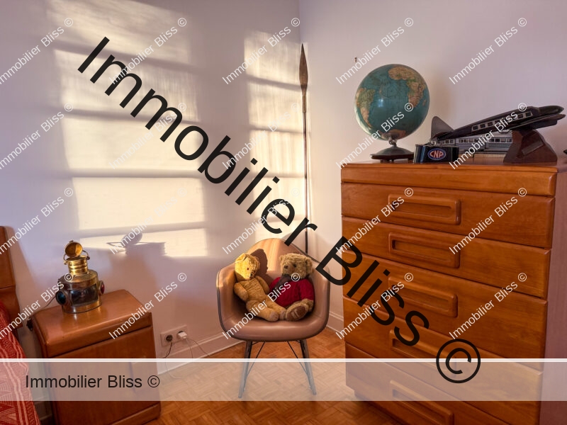 Lumière dans chambre 1er étage à droite