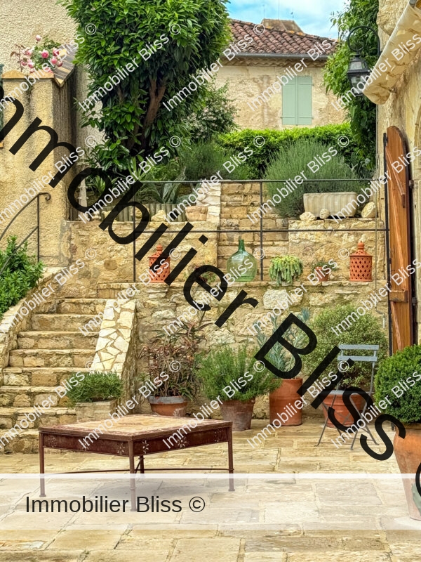 TERRACE DEVANT LA MAISON