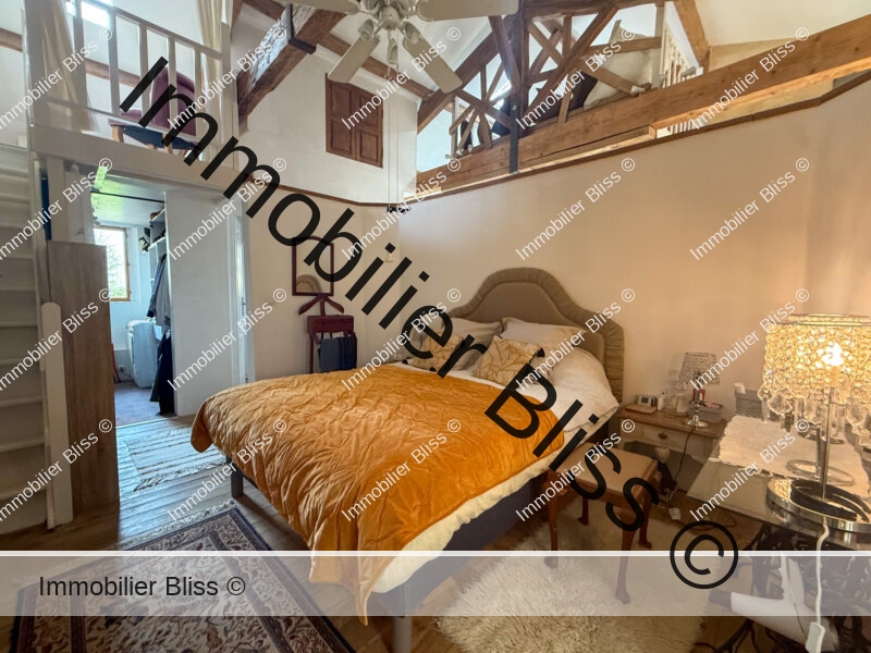 studio bedroom (1)