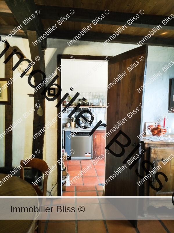 vue cuisine depuis salle à manger